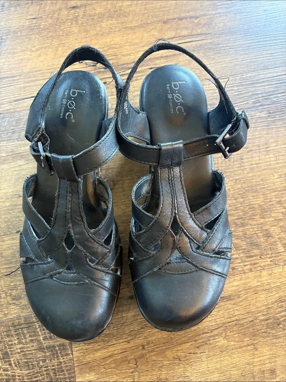 b.o.c. Black Women's Strappy T-Bar Sandals